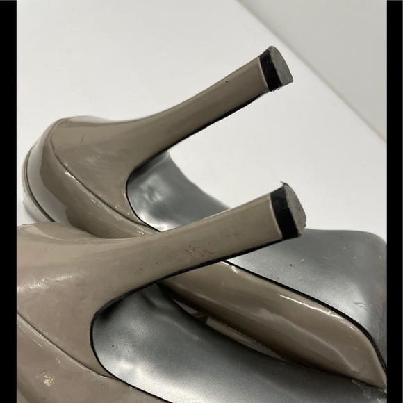 Tahari Grey Patent Heels - Picture 10 of 11
